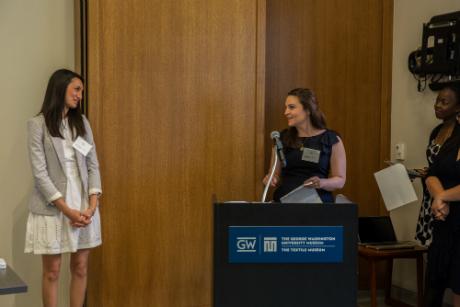  Khadija Lalani reciving award